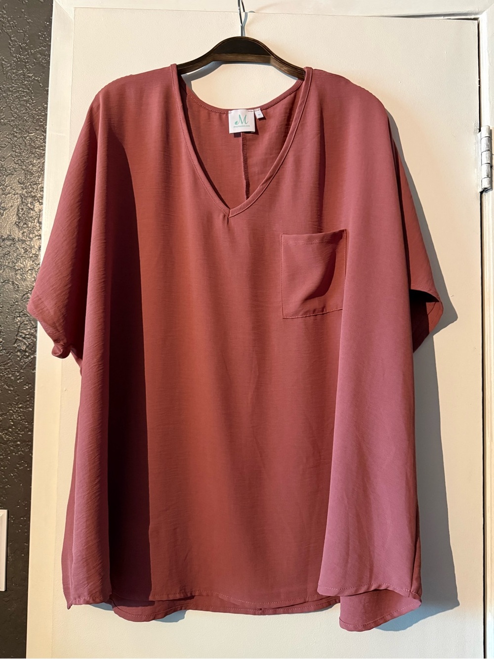 Relaxed V-Neck Short Sleeve Shirt in Dusty Rose